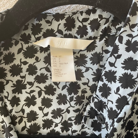 H&M silk blouse with floral print - Picture 4 of 4